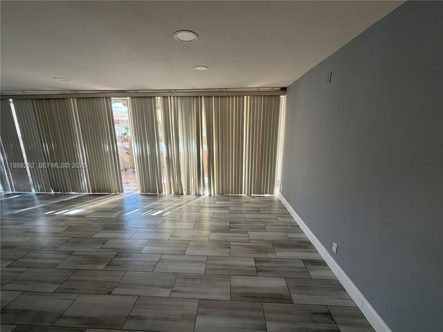 853 NW 81st Ter 7, Plantation, FL 33324