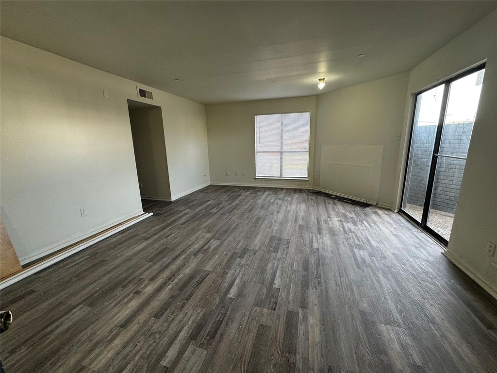 3524 Buckingham 314, Garland, TX 75042