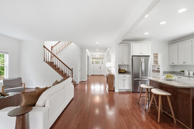 1836 PEABODY DR, Falls Church, VA 22043
