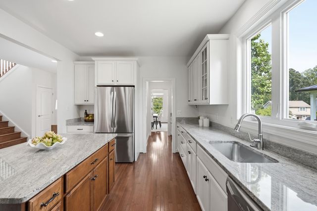 1836 PEABODY DR, Falls Church, VA 22043