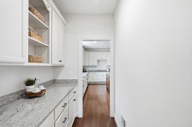 1836 PEABODY DR, Falls Church, VA 22043