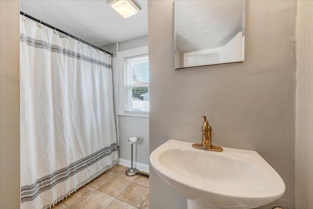 2725 Garden City BLVD, Roanoke, VA 24014