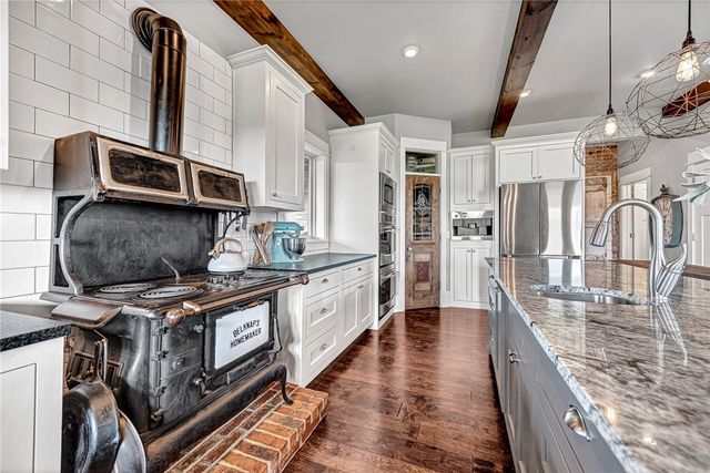 8770 Spanker Creek Road, Bentonville, AR 72712