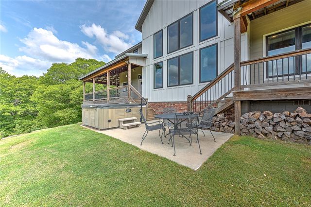 8770 Spanker Creek Road, Bentonville, AR 72712