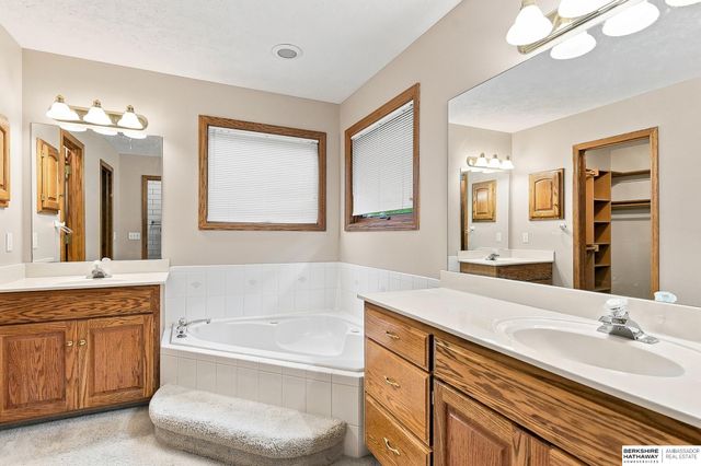14016 Browne Circle, Omaha, NE 68164