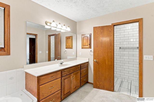 14016 Browne Circle, Omaha, NE 68164
