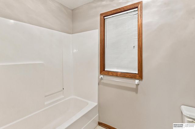 14016 Browne Circle, Omaha, NE 68164