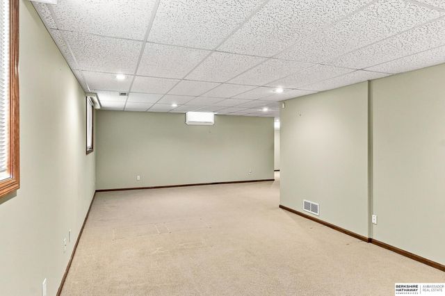 14016 Browne Circle, Omaha, NE 68164