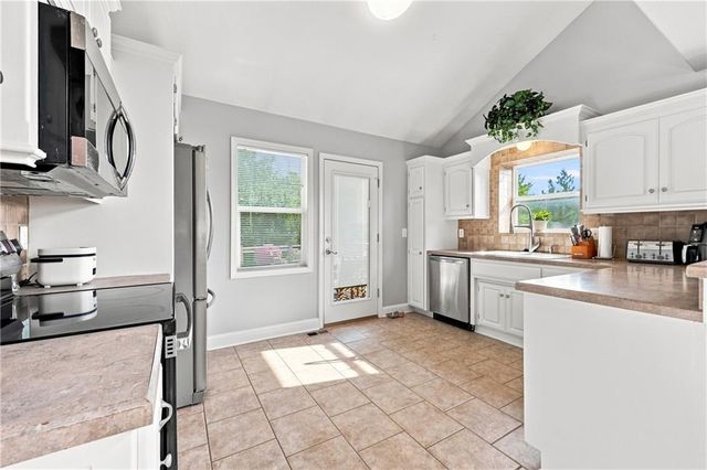 1208 NW Cedar Lane, Grain Valley, MO 64029