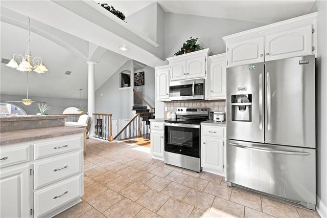 1208 NW Cedar Lane, Grain Valley, MO 64029