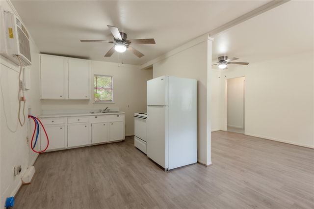 712 Cline Street D, Huntsville, TX 77340