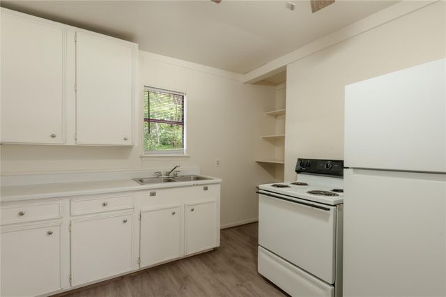 712 Cline Street D, Huntsville, TX 77340