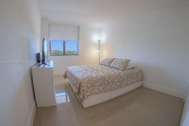 20100 W Country Club Drive 504, Aventura, FL 33180