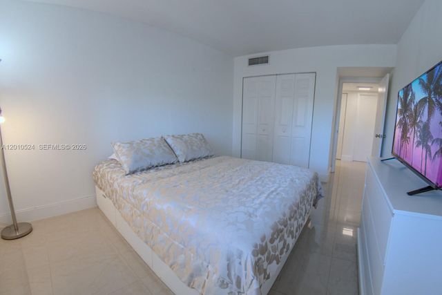 20100 W Country Club Drive 504, Aventura, FL 33180