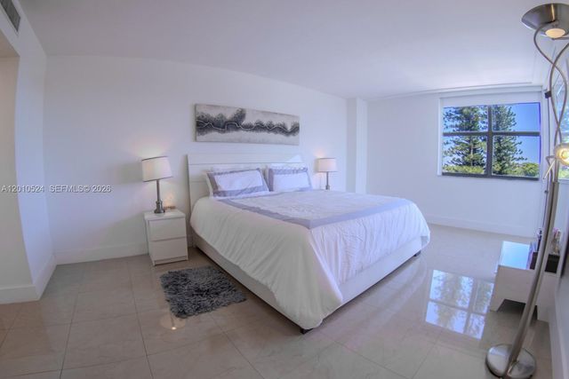 20100 W Country Club Drive 504, Aventura, FL 33180