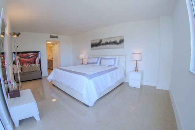 20100 W Country Club Drive 504, Aventura, FL 33180