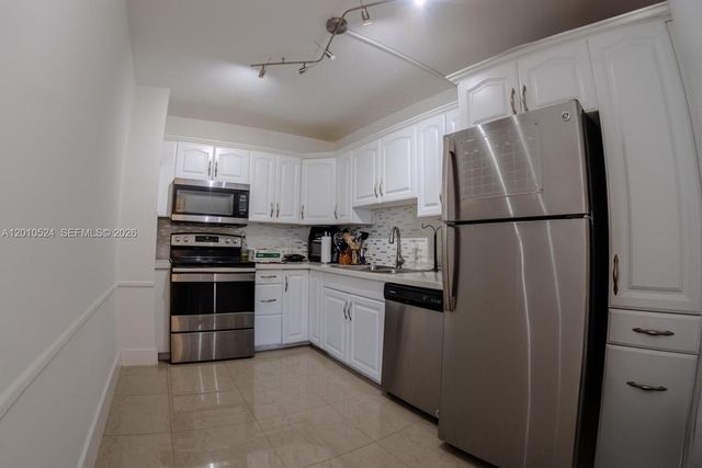 20100 W Country Club Drive 504, Aventura, FL 33180