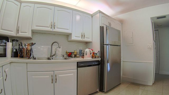 20100 W Country Club Drive 504, Aventura, FL 33180