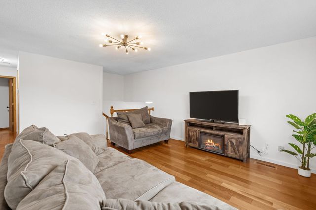 15720 Cicerone Path, Rosemount, MN 55068