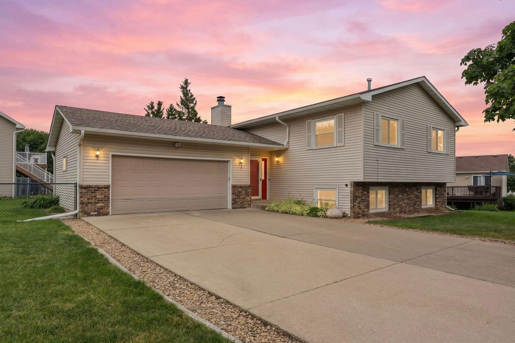 15720 Cicerone Path, Rosemount, MN 55068