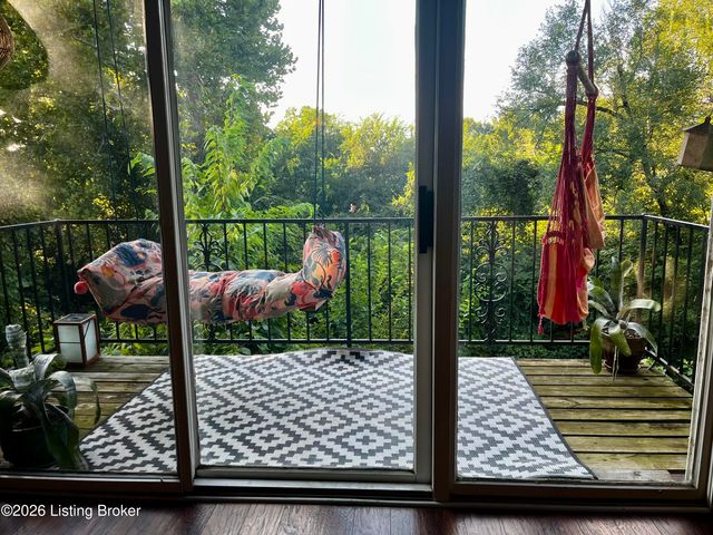2845 Hikes Ln 206, Louisville, KY 40218