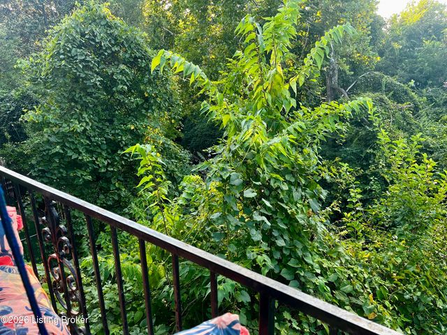 2845 Hikes Ln 206, Louisville, KY 40218