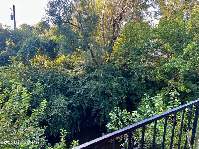 2845 Hikes Ln 206, Louisville, KY 40218