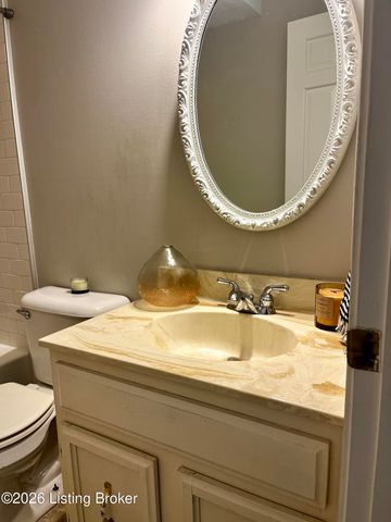 2845 Hikes Ln 206, Louisville, KY 40218