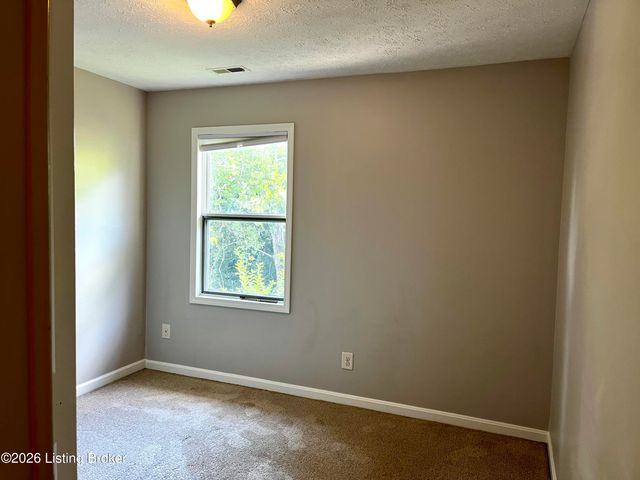 2845 Hikes Ln 206, Louisville, KY 40218