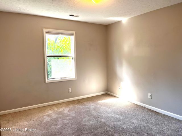 2845 Hikes Ln 206, Louisville, KY 40218