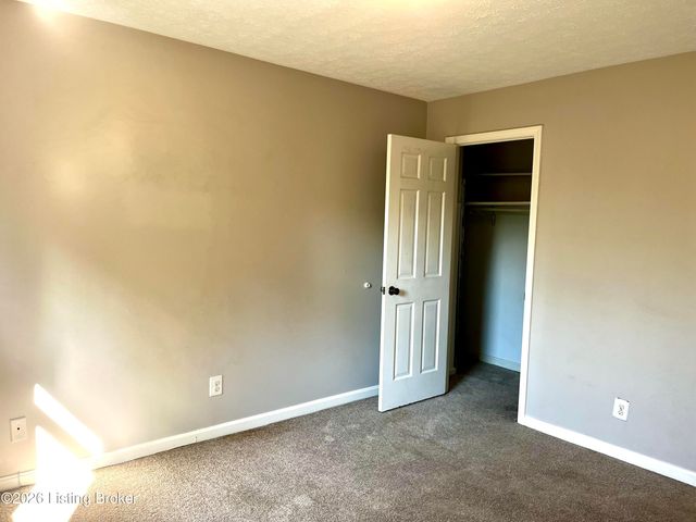 2845 Hikes Ln 206, Louisville, KY 40218