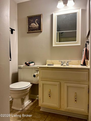 2845 Hikes Ln 206, Louisville, KY 40218