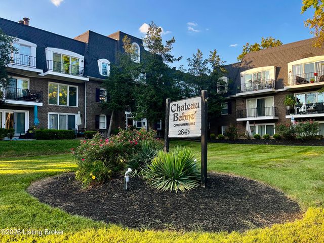2845 Hikes Ln 206, Louisville, KY 40218