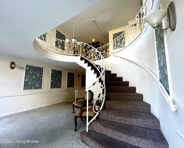 2845 Hikes Ln 206, Louisville, KY 40218