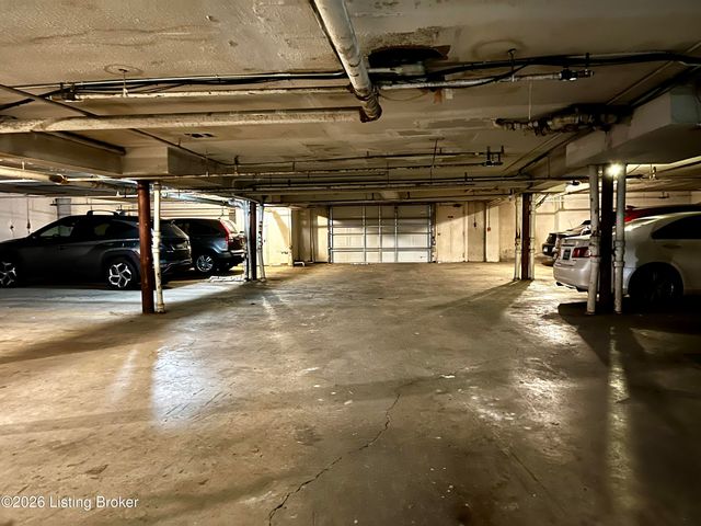 2845 Hikes Ln 206, Louisville, KY 40218