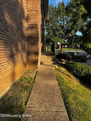 2845 Hikes Ln 206, Louisville, KY 40218
