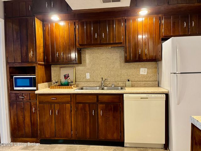 2845 Hikes Ln 206, Louisville, KY 40218