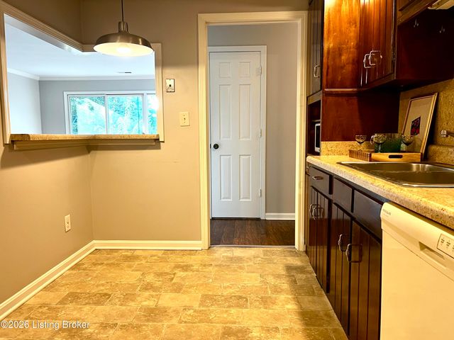 2845 Hikes Ln 206, Louisville, KY 40218