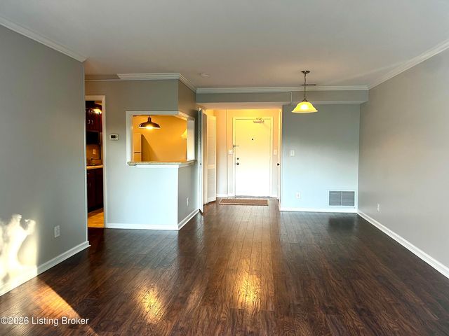2845 Hikes Ln 206, Louisville, KY 40218