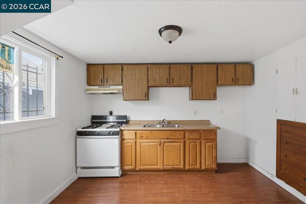 Image 11 of property listing at 1605 57Th Ave, Oakland, CA 94621