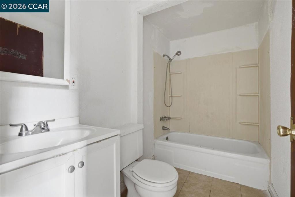 Image 15 of property listing at 1605 57Th Ave, Oakland, CA 94621