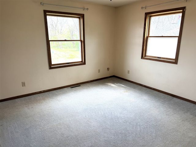 6100 Rogers Road NW, Cedar Rapids, IA 52405