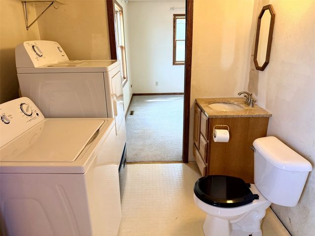 6100 Rogers Road NW, Cedar Rapids, IA 52405