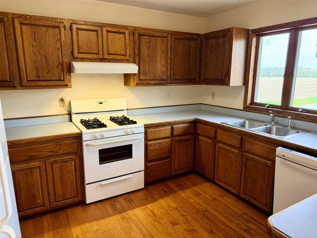 6100 Rogers Road NW, Cedar Rapids, IA 52405
