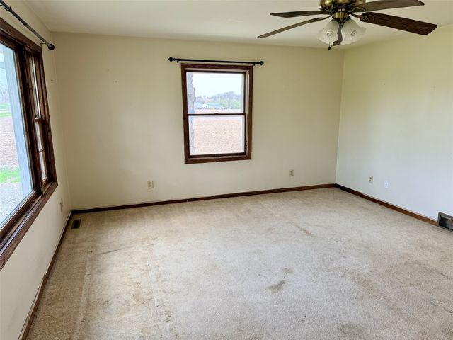 6100 Rogers Road NW, Cedar Rapids, IA 52405