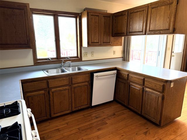 6100 Rogers Road NW, Cedar Rapids, IA 52405