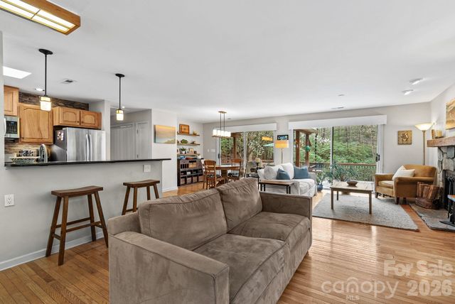 75 Wodigeasgohi Drive, Brevard, NC 28712