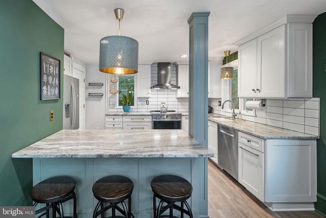 6822 LAWNTON ST, Philadelphia, PA 19128