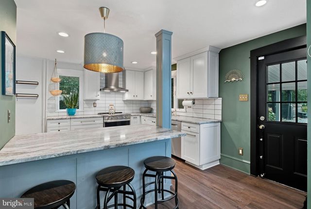 6822 LAWNTON ST, Philadelphia, PA 19128