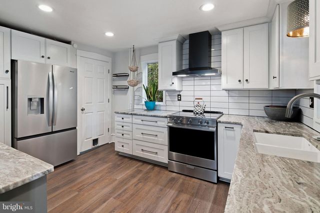 6822 LAWNTON ST, Philadelphia, PA 19128